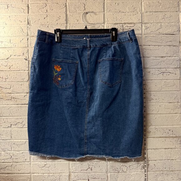 Est 1946 Plus Size 24W Denim Skirt Button Front Floral Embroidery Raw Hem - Picture 5 of 10